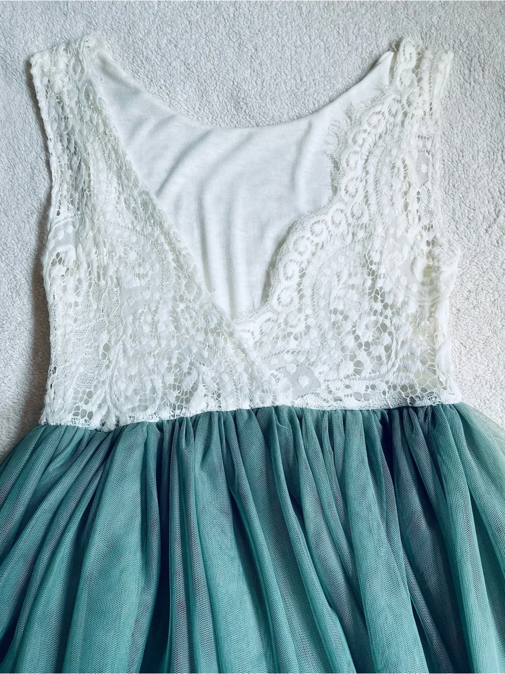 Girls Lace Bodice Tulle Maxi Dress in White and Green